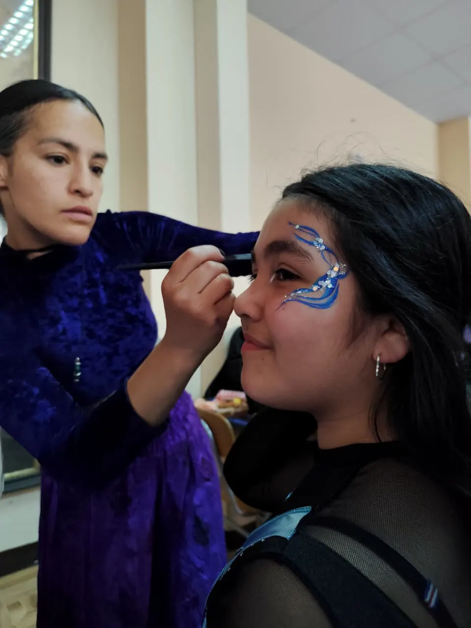 Consejos profesionales para un maquillaje artístico seguro, duradero y de alto impacto